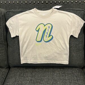 Nike Kids Graphic Short Sleeve crop T-Shirt